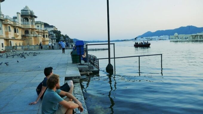 Udaipur: Guided Ghat Tour and Boat Ride - Ghat Exploration