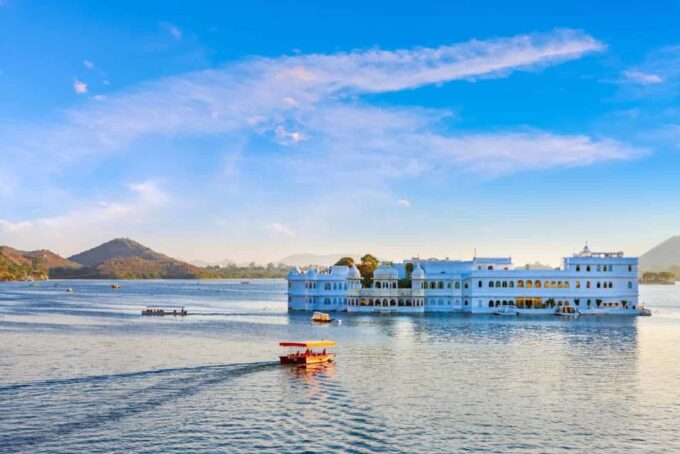 Udaipur: Guided Ghat Tour and Boat Ride - Cultural Immersion