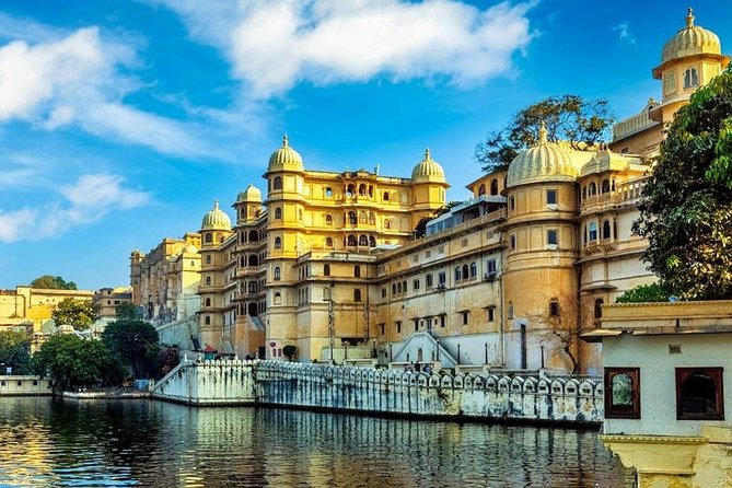 Udaipur Guided Sightseeing Tour in Three Wheeled Tuk Tuk - Transportation and Meeting Details