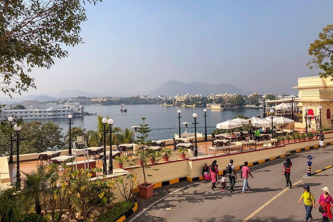 Udaipur Guided Sightseeing Tour in Three Wheeled Tuk Tuk - City Palace of Udaipur