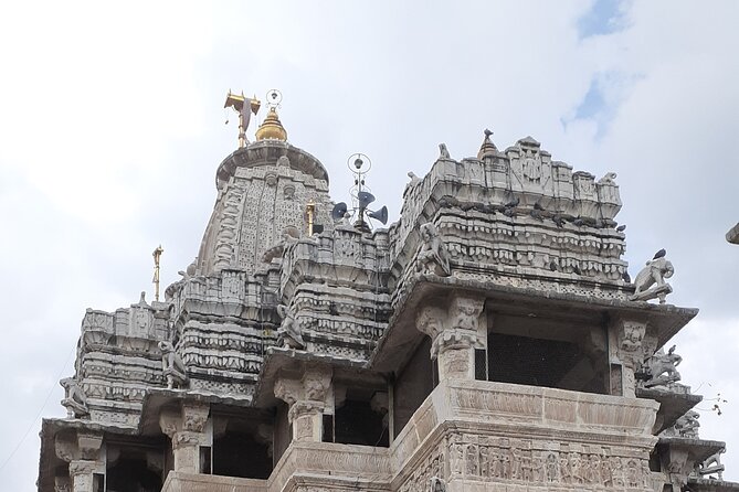 Udaipur Heritage City and Local Market Walking Tour - Exploring Udaipurs Heritage