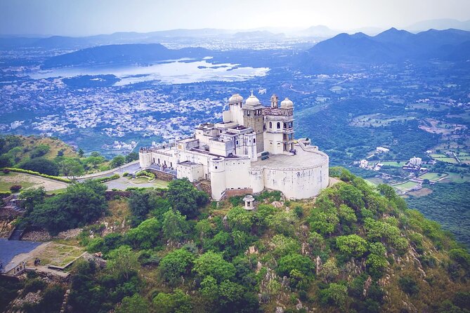 Udaipur Heritage Tour With Vintage Cars & Haveli Exploration - Exploring Udaipurs Architectural Marvels