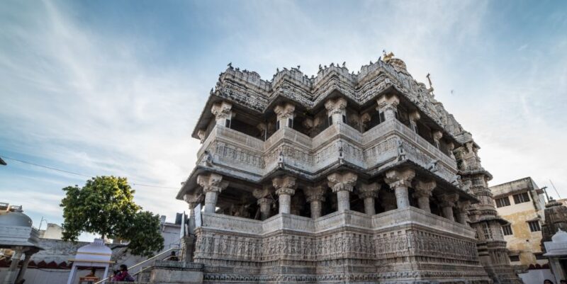Udaipur: Highlights of Udaipur, Guided Half-Day Car Tour - Visit Fateh Sagar Lake and Jagdish Temple