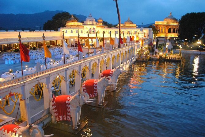 Udaipur: Jag Mandir Island Dinner With Boat Ride Transfers - Dining at Jag Mandir Island Palace
