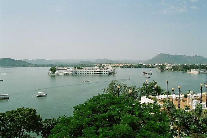 Udaipur Local Tour With Boating - Pickup and Drop-off