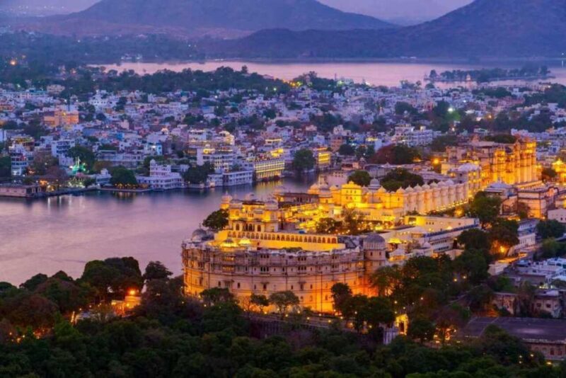 Udaipur: Palace of Udaipur & Jagdish Temple Walking Tour - Serene Lake Pichola Boat Ride