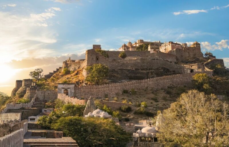 Udaipur: Private Tour of Kumbhalgarh and Ranakpur With Lunch - Kumbhalgarh Fort