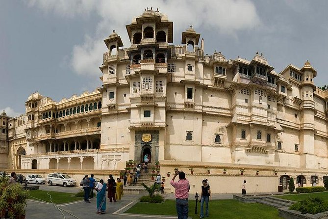 Udaipur Sightseeing Day Tour Including Aarti Ceremony - Meeting and Pickup Details
