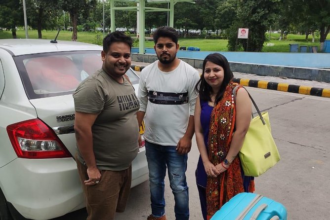 Udaipur Sightseeing Tour By Car With Guide - Accessibility and Participation