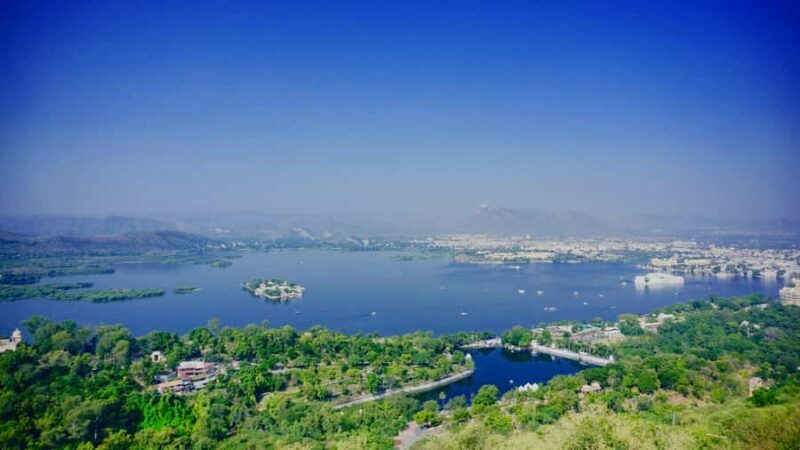 Udaipur: Sightseeing Tour by Tuk-Tuk or Car with a Driver - Heritage and Vintage Charm