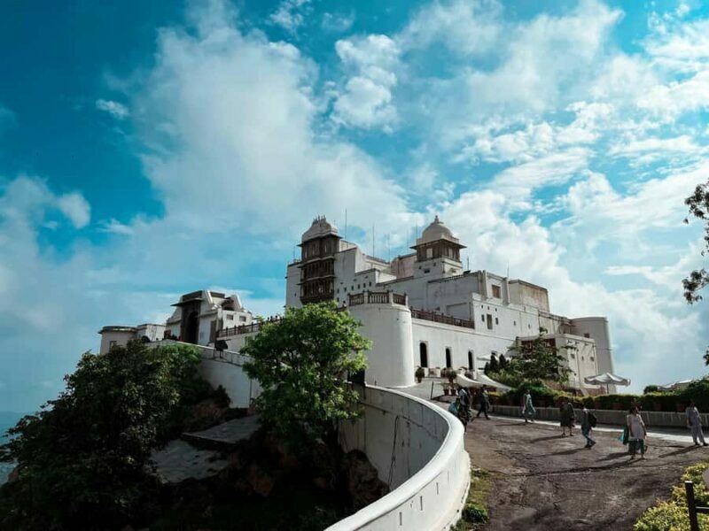 Udaipur: Sightseeing Tour by Tuk-Tuk or Car with a Driver - Practical Aspects and Tips