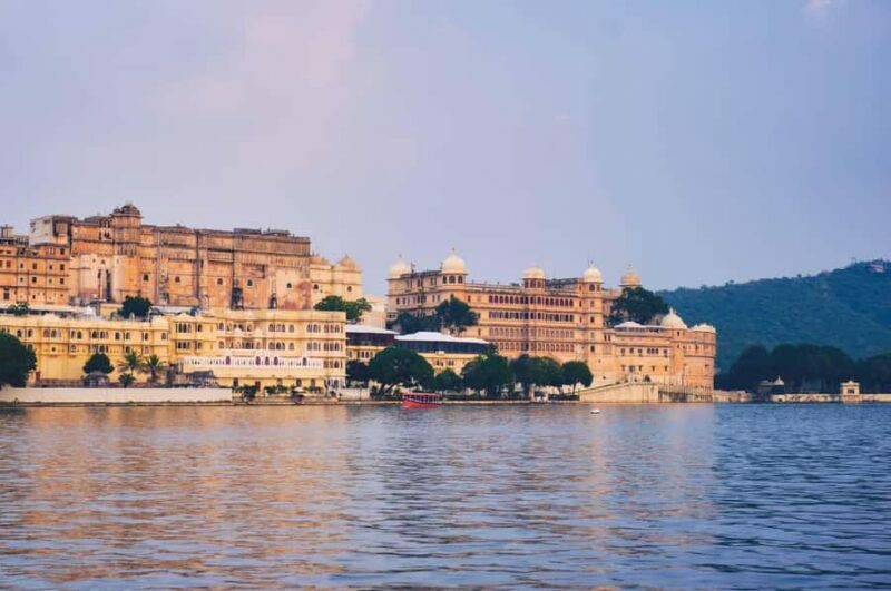 Udaipur: Sightseeing Tour by Tuk-Tuk or Car with a Driver - The Sum Up