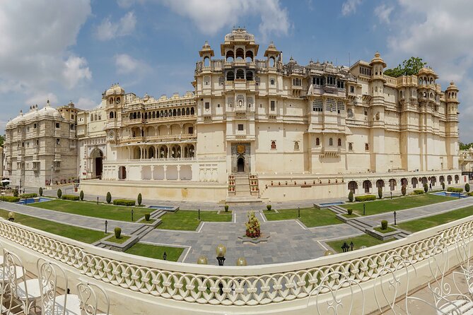 Udaipur Sightseeing Tour Package With Guide and Private Taxi - Transportation and Comfort