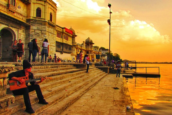Udaipur, the City of Lakes - a Heritage Walk With Private Transfers - Key Points