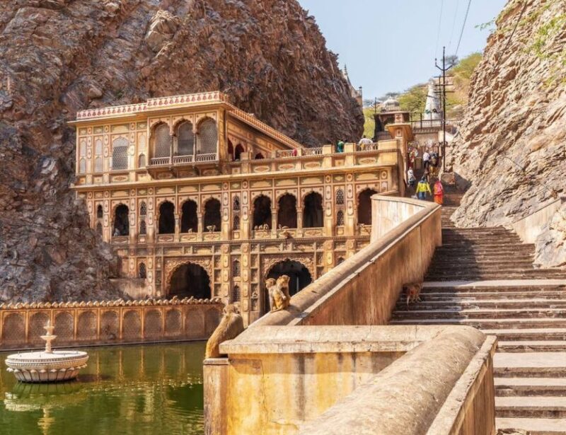 Udaipur to Jaipur via Pushkar Private Tour by Cab - Itinerary Highlights