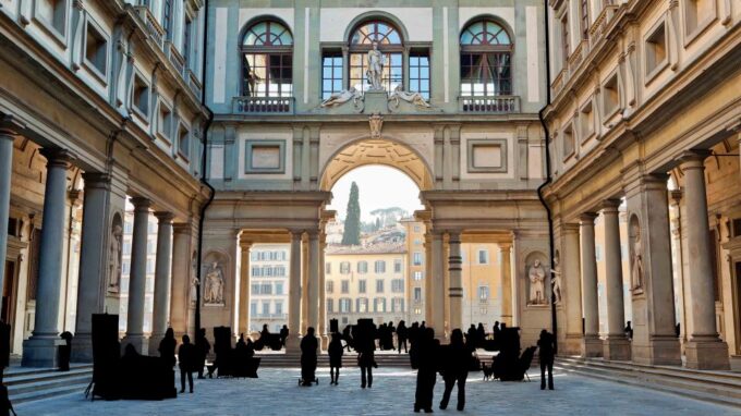 Uffizi Gallery & Hop-on Hop-off Bus Tour - Tour Languages