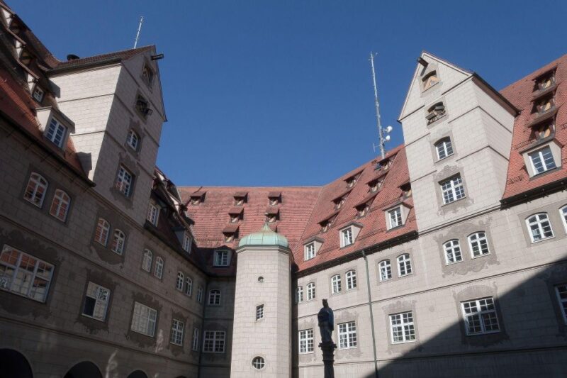 Ulm: Private Christmas Market Tour - Local Delicacies