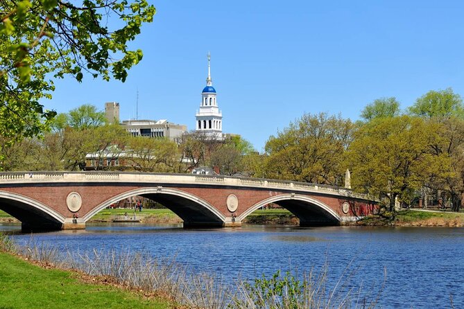 Ultimate Cambridge Self-Guided GPS Driving Audio Tour - Experiencing the Tour Visuals