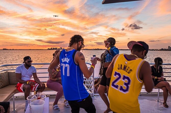 Ultimate Party in Miami : Boat Party, Party Bus & Nightclub - Meeting and Pickup Information