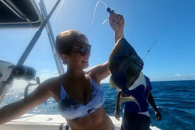 Ultimate SeaXscape! Pigs, Turtles, Snorkel, Lunch, Pickup/Dropoff - Swimming With Sea Turtles