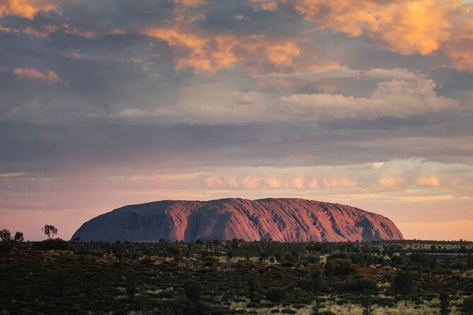 Uluru (Ayers Rock) Sunset + Outback Barbecue Dinner & Star Talk - Dining Under the Stars