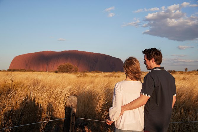 Uluru (Ayers Rock) Sunset + Outback Barbecue Dinner & Star Talk - Guided Stargazing Tour