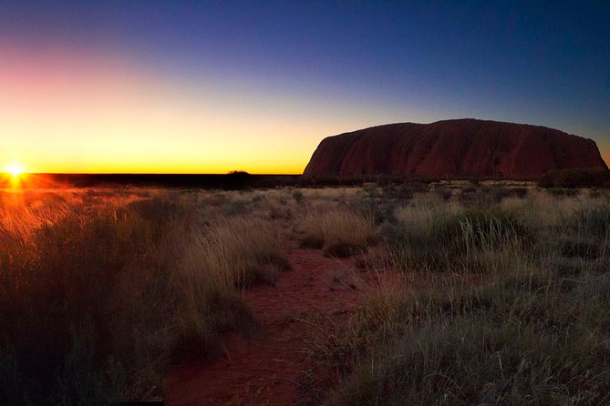 Uluru (Ayers Rock) Sunset Tour - Savoring the Moment With Refreshments