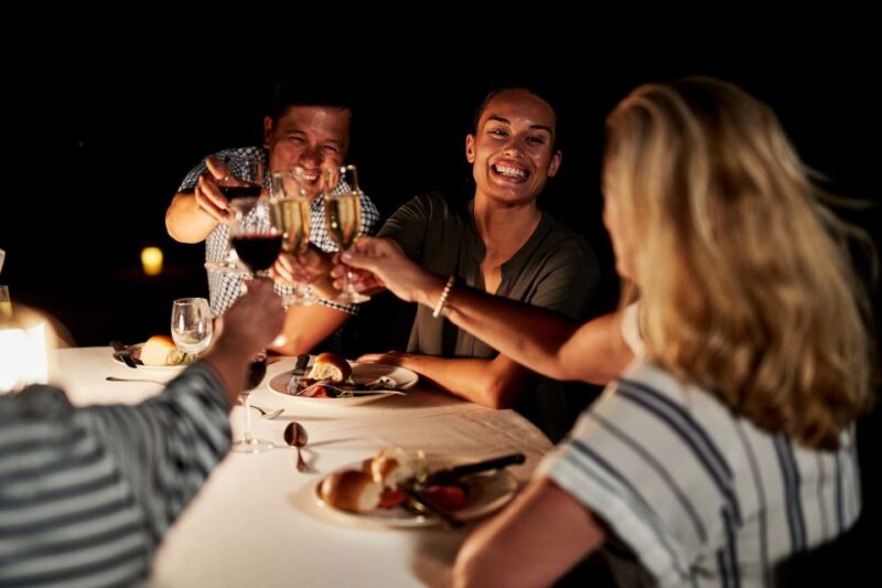 Uluru: Sacred Sites Tour + Sparkling at Sunset & BBQ Dinner - Kuniya Walk to Waterhole