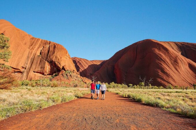 Uluru: Sacred Sites Tour + Sparkling at Sunset & BBQ Dinner - Sunset Wine and Canapes