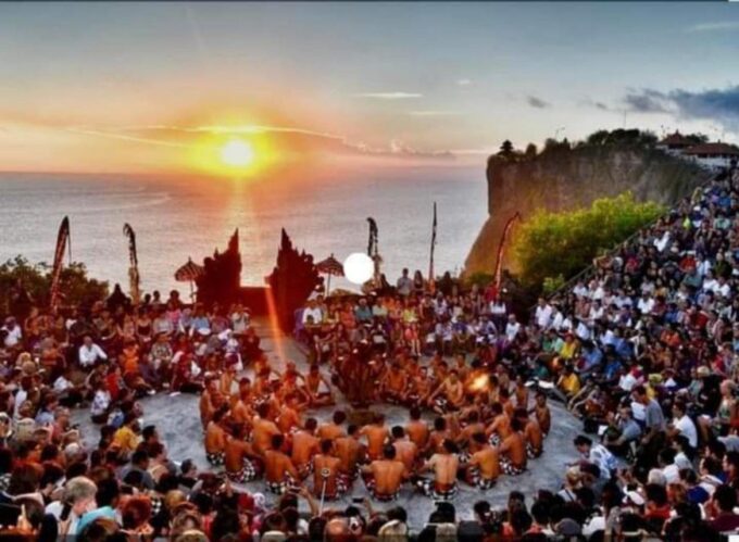 Uluwatu: Best Sunset At Temple & Jimbaran Seafood Dinner - Dining at Jimbaran Bay