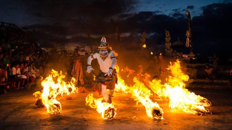 Uluwatu Sunset: Kecak, Garuda Statue & Jimbaran Bay Dinner - Dining Experience