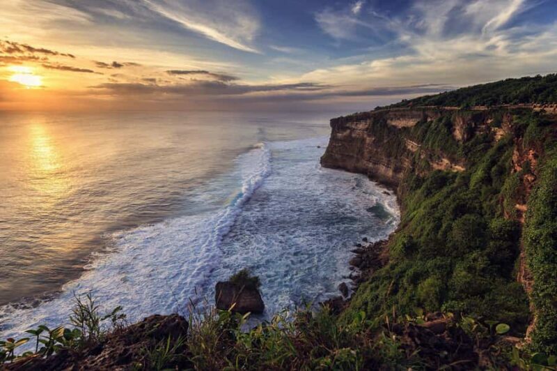 Uluwatu Sunset Temple - Kecak Dance Show & Seafood Dinner - Key Points