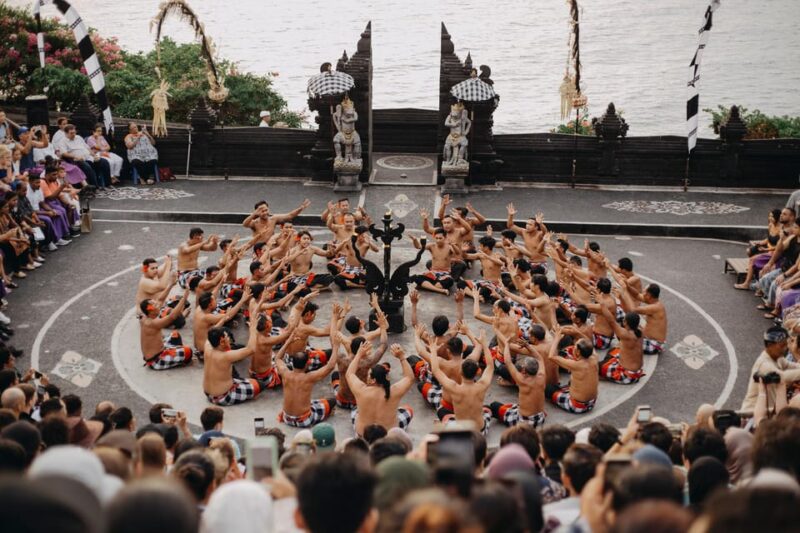 Uluwatu Temple Sunset Tour & Romantic Dinner at Jimbaran Bay - Itinerary Highlights