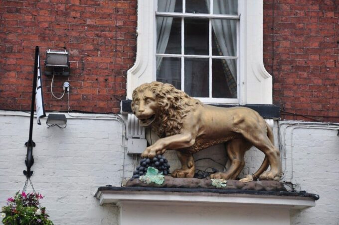 Uncover Evolution's Path: In-App Audio Tour of Shrewsbury - Offline Accessibility of Tour