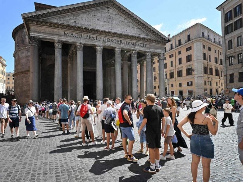 Uncover Roman History: Pantheons Dome, Art, and Raphael - Raphaels Tomb and Renaissance Art