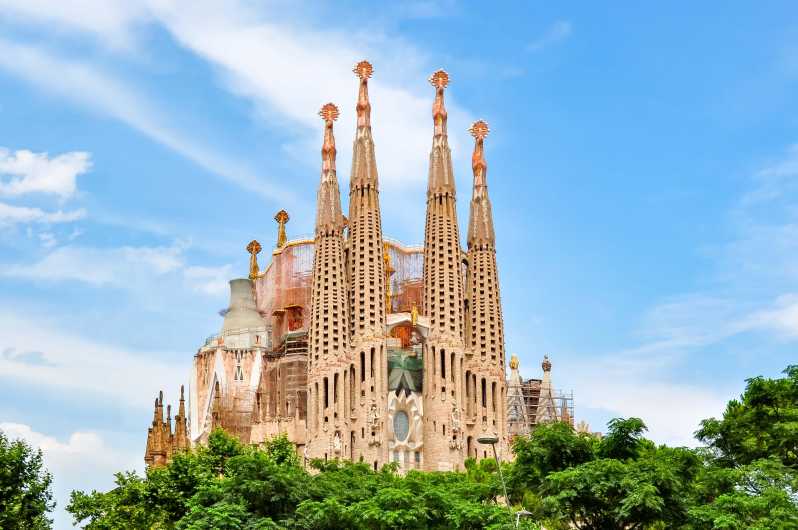 Uncover Sagrada Familia: Gaudí's Designs and Museum Exhibits - Guided Experience and Highlights