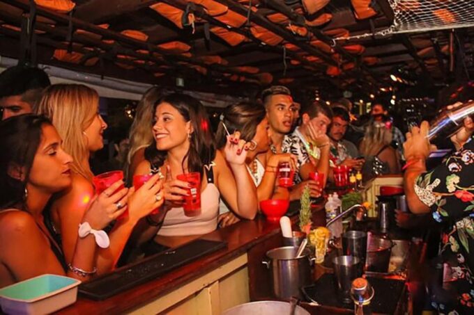 Unforgettable Boat Party - Meeting and Boarding