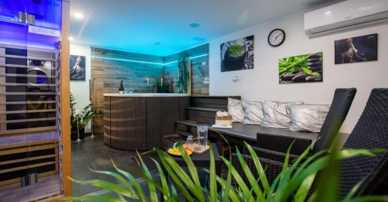 Unique Private Spa With Jacuzzi and Sauna in Prague - Amenities and Inclusions