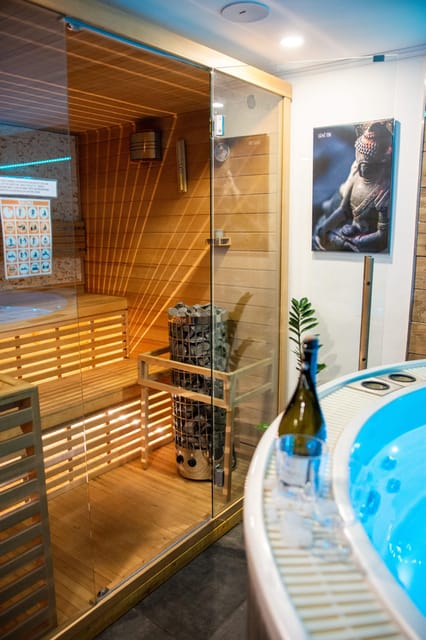 Unique Private Spa With Jacuzzi and Sauna in Prague - Couples and Friends Suitability