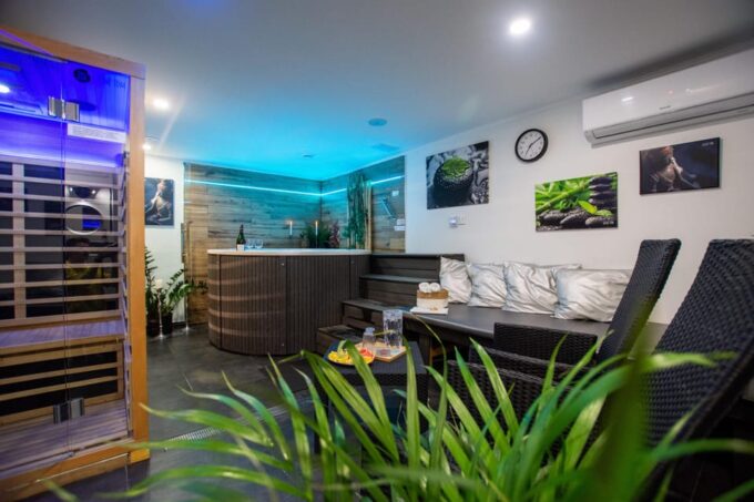 Unique Private Spa With Jacuzzi and Sauna in Prague - Modern and Clean Environment