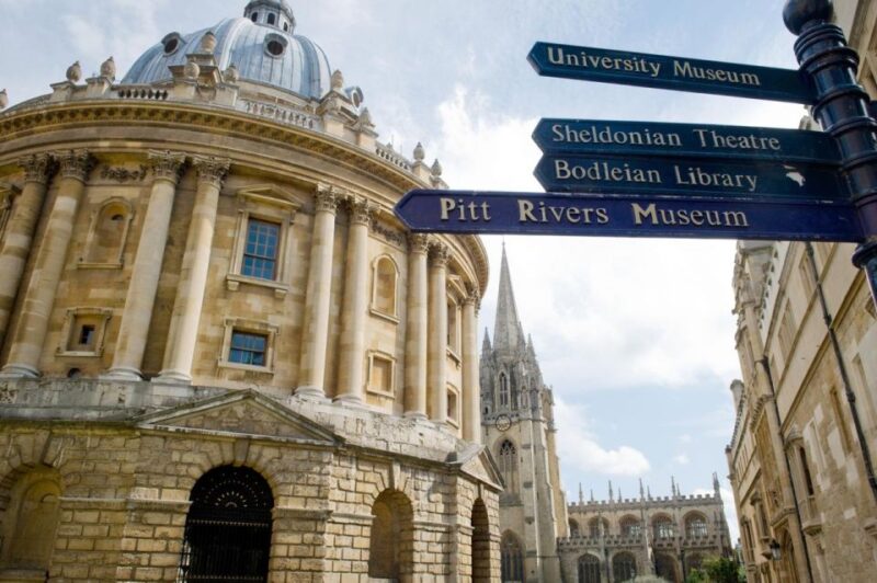 Unique Sites of Oxford – Family Walking Tour - Tom Tower & Christ Church Cathedral