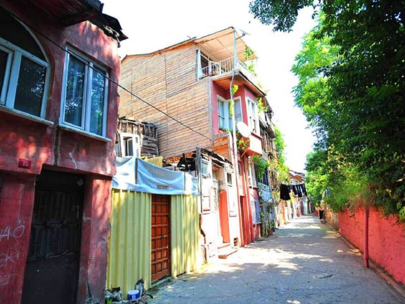 University to Findikzade & Samatya Full-Day With Lunch - Mosques and Churches