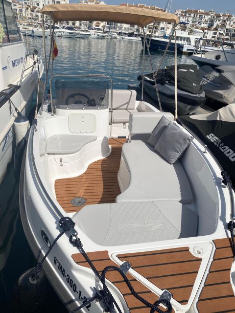 Unlicensed Boat in Puerto Banús - Meeting Point