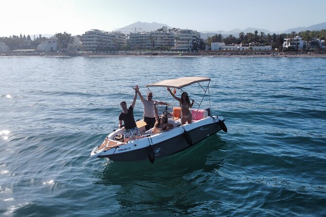 Unlicensed Boat Rental in Puerto Banús, Marbella. - Boat Features and Equipment