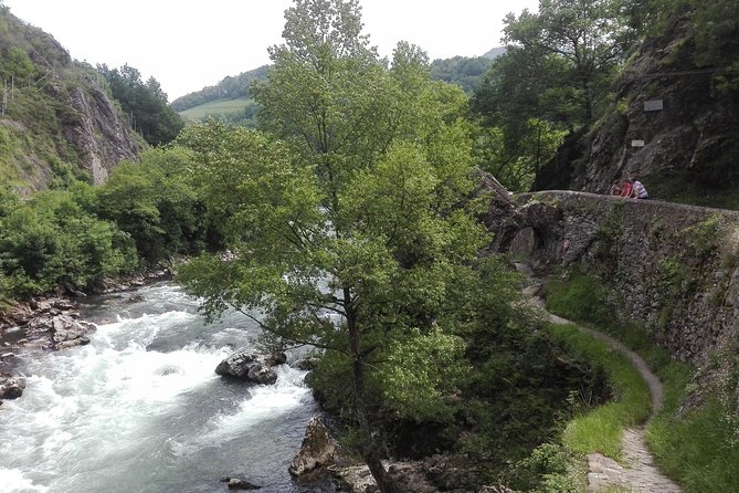 Unspoiled FRENCH BASQUE COUNTRYSIDE - Private Cultural Adeventure - Knowledgeable Driver-Guide Expertise