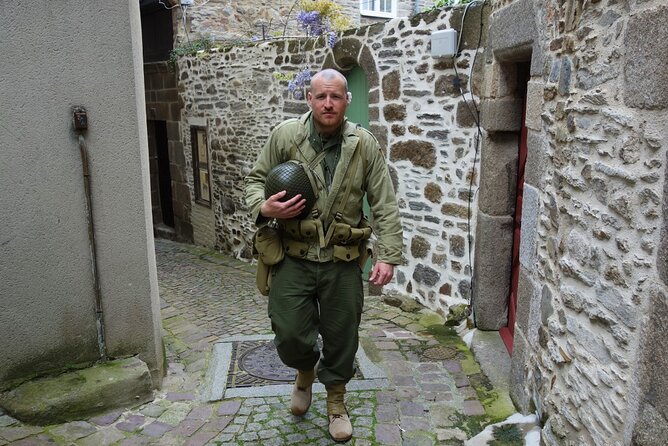 Unusual Guided Tour of Saint Malo in Immersion in 1944 - Meeting and End Points
