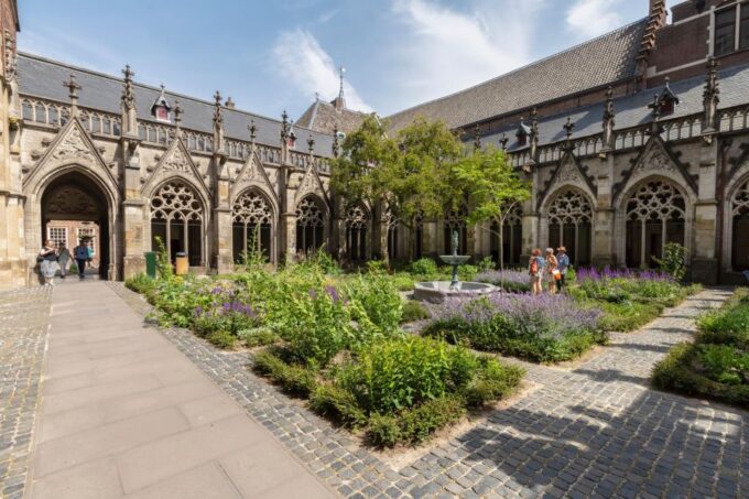 Unveiling Utrecht: Discover Dutch Delights on Foot - Discover Pandhof Van De Dom