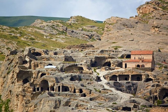 Uplistsikhe Cave-Town and Mtskheta Private Tour With Included Traditional Lunch - Tour Components and Highlights