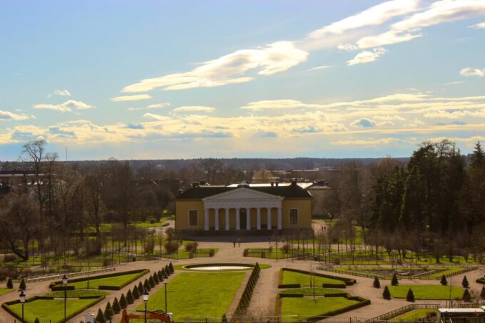 Uppsala: City Highlights and Hidden Gems Walking Tour - Getting to the Meeting Point