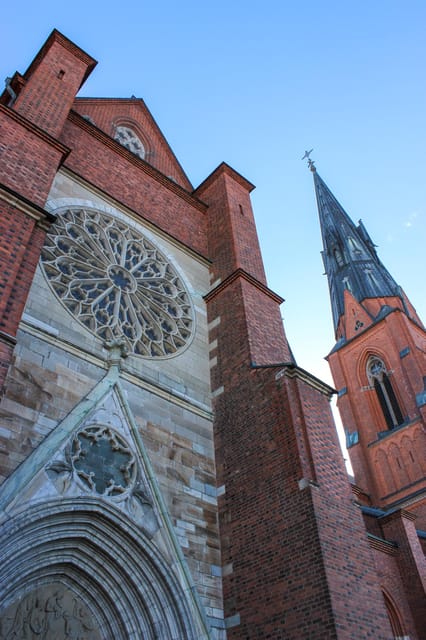 Uppsala: City Highlights and Hidden Gems Walking Tour - Tour Duration and Language